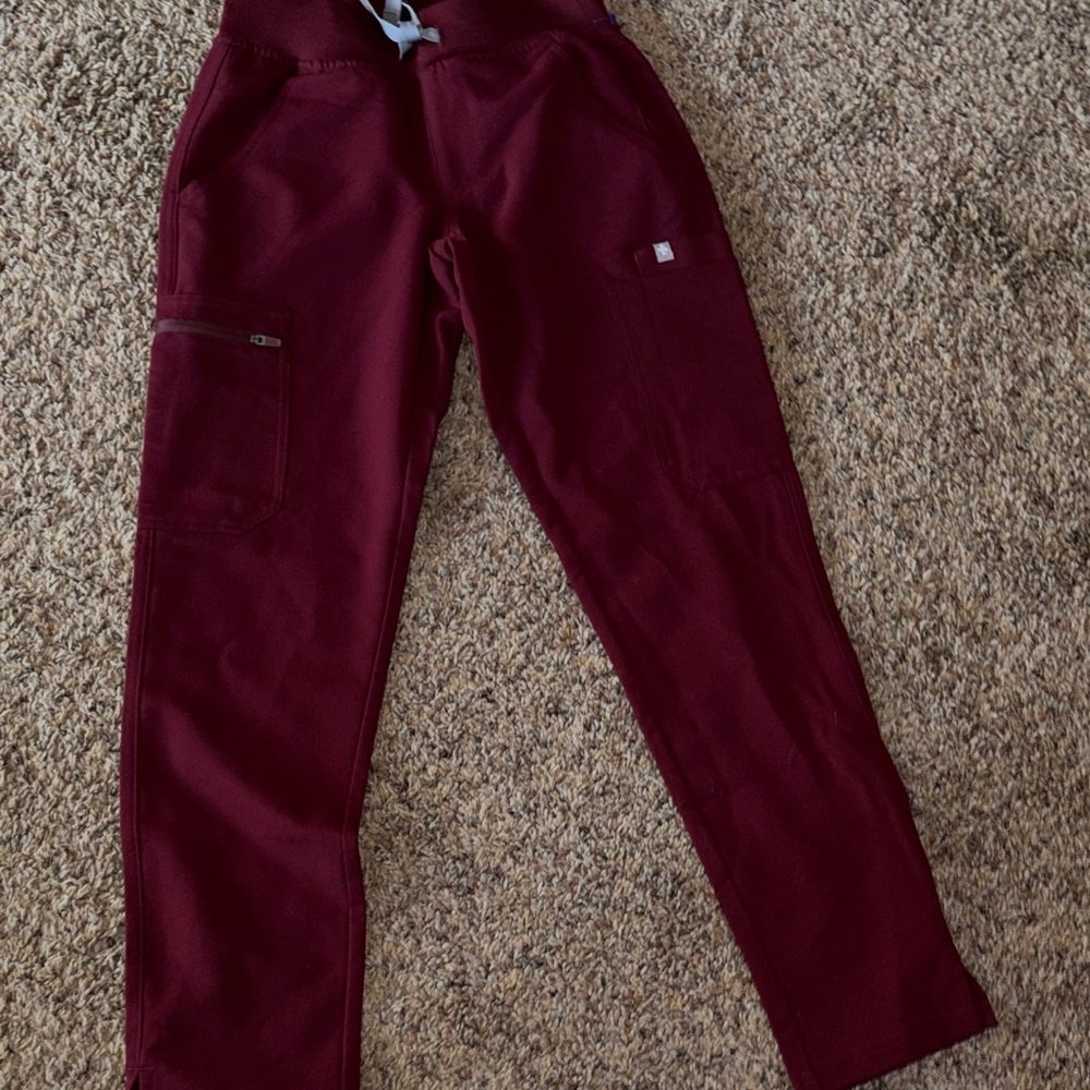 FIGS Maroon Stretch Cargo Joggers